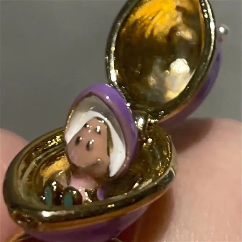 Alice in Wonderland Young Oyster Baby Ring – Openable Surprise Easter Egg Shape