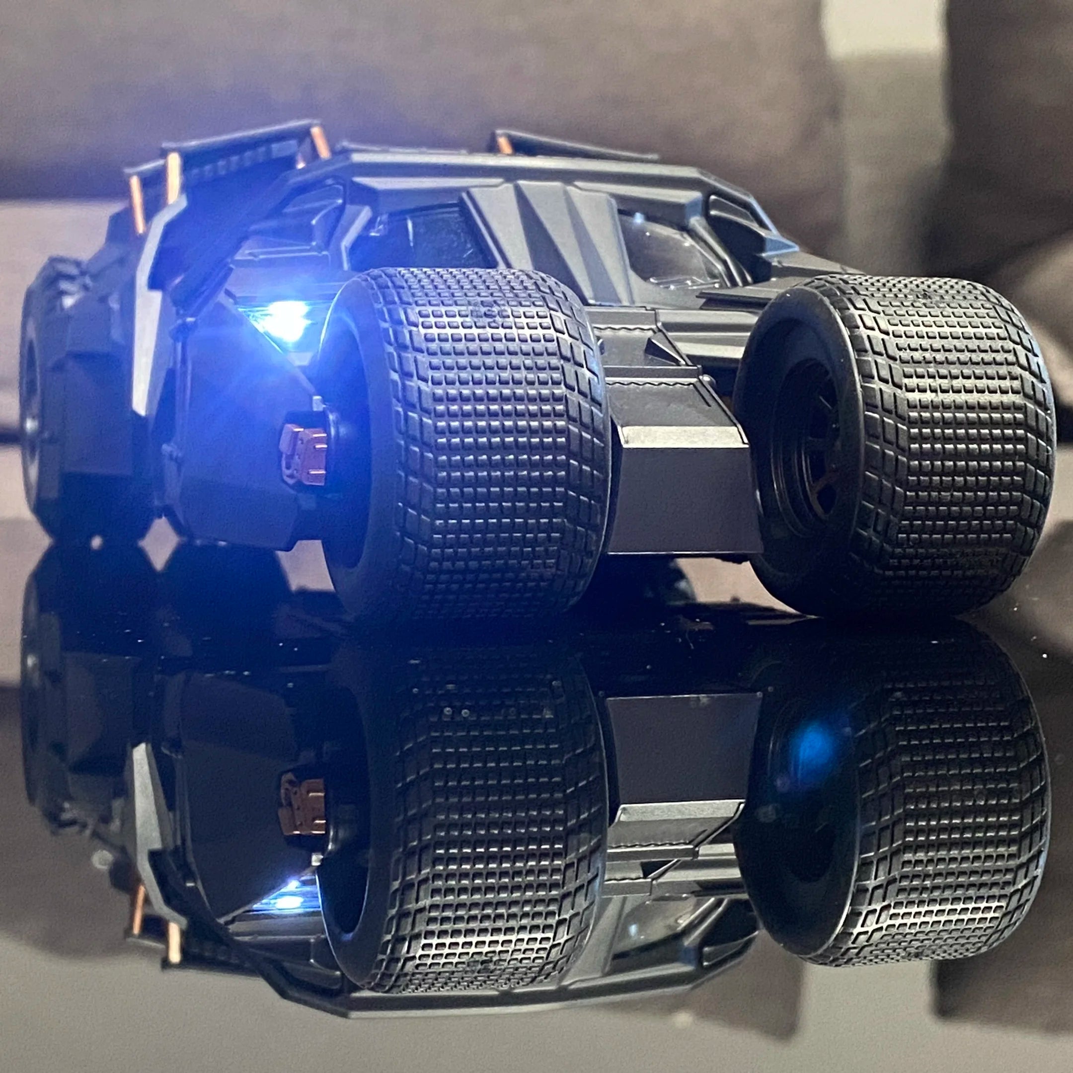 1:24 Batmobile Tumbler Alloy Diecast Truck Model